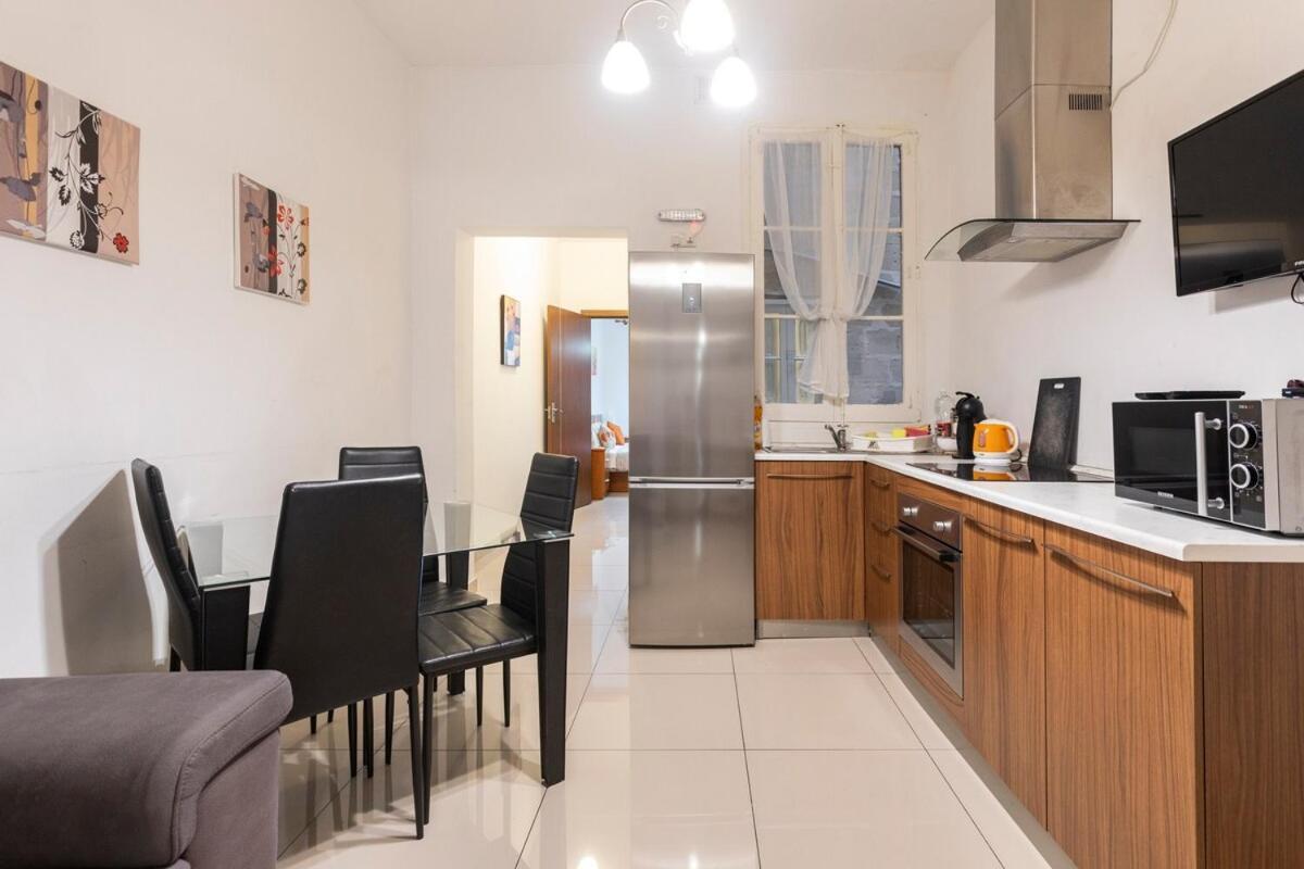 Superbly Located Cosy 2-Bedroom Apartment Валлетта Екстер'єр фото